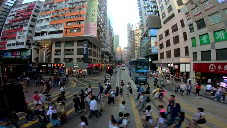 Calles-de-la-ciudad-de-Hong-Kong-de-POV-de-tranvías.