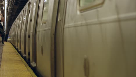 Cool-Slow-motion-of-a-Train-arriving-at-a-subway-station