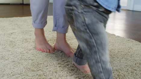 Baby-Learning-to-Walk-with-Mom