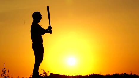 Silhouette-Mann-mit-Baseballschläger-zu-üben