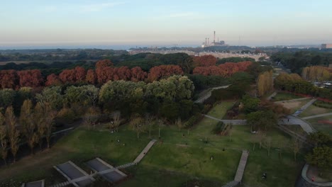 Buenos-Aires-Puerto-Madero-Himmel-Schrotter-und-Park-auf-Sonnenuntergang-Luft