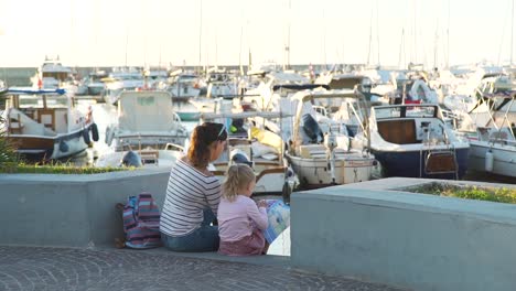 Mother-and-Daughter-Tourists-in-the-Port-of-Forio