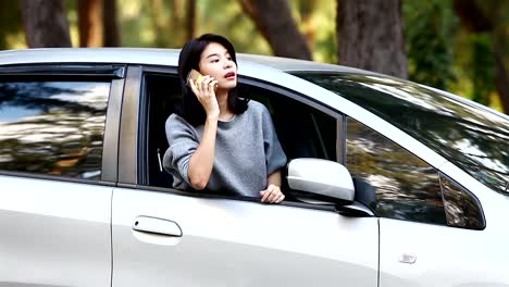 Woman-with-broken-down-car-calling-for-help