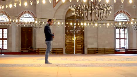 Young-muslim-praying-in-mosque