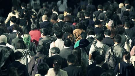 Crowd-of-businessmen-going-to-work-in-the-morning-Shinjyuku-Tokyo-Japan