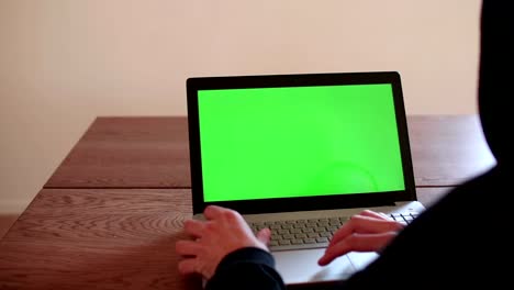 Metraje-de-pantalla-verde-para-el-monitor-portátil.