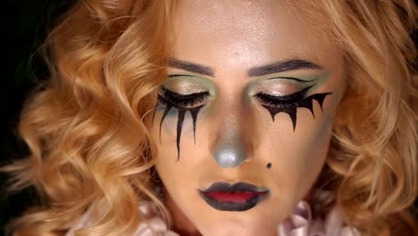 Porträt-von-jungen-schönen-Mädchen-mit-Make-up-Skelett-auf-ihrem-Gesicht.-der-Halloween.