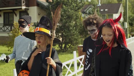 Four-Children-Trick-or-Treating