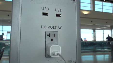 Flughafen-kostenlos-USB-Ladekabel-service