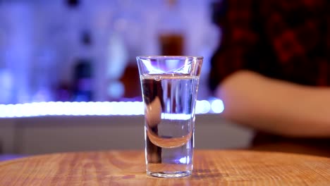 Bartender-preparing-fantastic-alcoholic-cocktail-Brain-Tumor.-Making-of-Brain-Hemorrhage-or-Bloody-Brain-shot,-close-up.-Halloween-cocktail