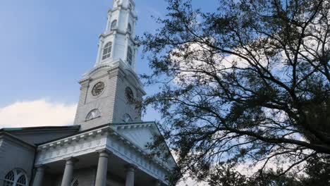 Exterior-día-del-campanario-de-la-Iglesia-Presbiteriana-independiente-de-sabana