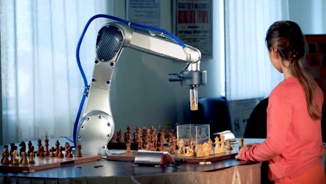 Kind-Genie-Konzept.-Smart-Mädchen-spielt-Schach-mit-einem-modernen-Schach-Roboter.-4K.