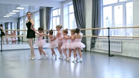 Learning-Ballet-Dance-Moves