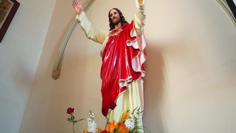 Foto-de-la-estatua-de-culto-y-decoración-para-un-funeral