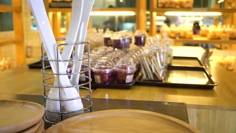 Close-up-of-bakery-store-shop-with-freshly-baked-breads-on-shelf