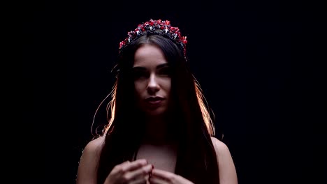 Female-model-in-the-crown-posing-in-the-studio-jewelry