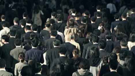 Crowd-of-businessmen-going-to-work-in-the-morning-Shinjyuku-Tokyo-Japan