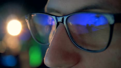 Videogame-reflecting-in-gamer's-glasses-in-a-close-up