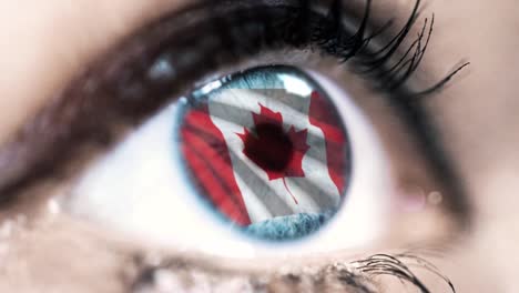 mujer-ojo-azul-en-primer-plano-con-la-bandera-de-Canadá-en-el-iris-con-el-movimiento-del-viento.-concepto-de-vídeo