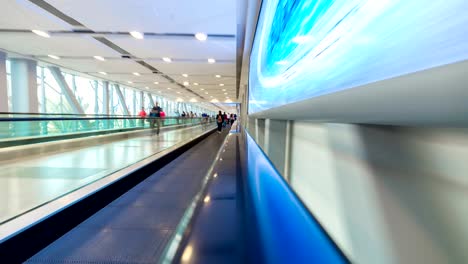 Pista-automática-en-la-estación-de-Metro-de-Dubai-en-Emiratos-Árabes-Unidos