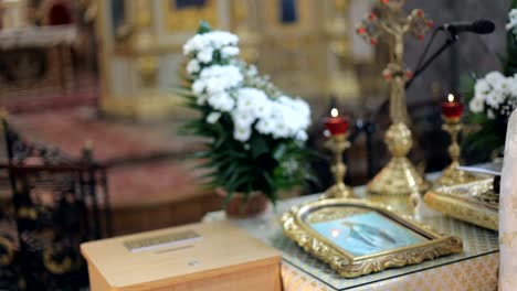 Atributos-de-la-iglesia-para-la-ceremonia-de-la-boda