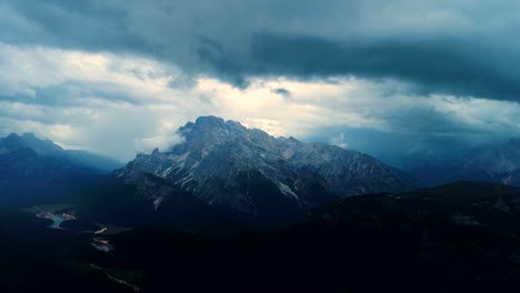 Nationalpark-Natur-Tre-Cime-In-den-Dolomiten-Alpen.-Schöne-Natur-Italiens.