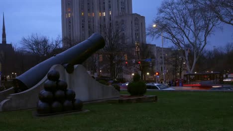 Timelapse-de-un-canon-como-se-ve-en-PA-de-Oakland,-cerca-de-la-Universidad-o-Pittsburgh