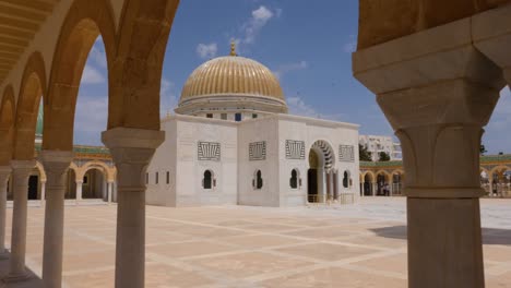 Central-part-mausoleum-Habib-Bourguiba-topped-by-large-golden-dome-in-Monastir.-Track-out-parallax-effect