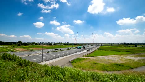 Highway-behind-the-cranes-time-lapse