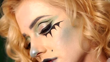 Sexy-girl-with-bright-green-creepy-makeup-posing-in-the-Studio.-Halloween.
