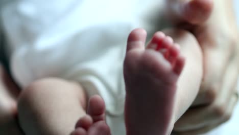 Baby-newborn-feet-together,-infant-foot