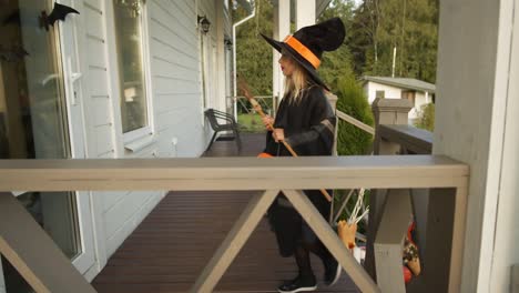 Group-of-Kids-Trick-of-Treating