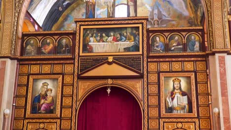 Altar-en-la-iglesia-cristiana-copta-en-Egipto