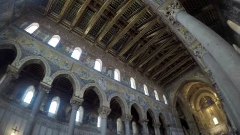 Santa-Maria-Nuova-cathedral-in-Monreale,-Sicily,-vault