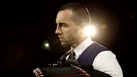 Accordionist-in-a-white-shirt-and-grey-tie.