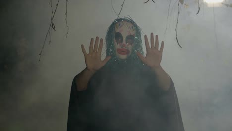 Insane-evil-halloween-clown-mime-miming-a-slowly-death-between-walls-in-darkness-and-fog