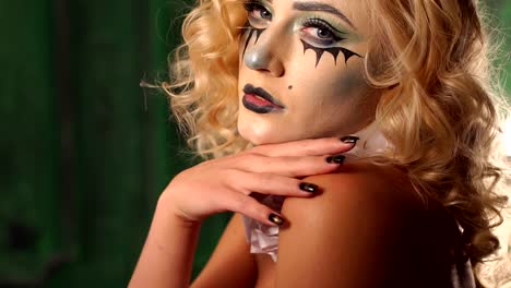 Close-up-portrait-of-an-excited-blonde-woman-with-make-up-in-halloween.