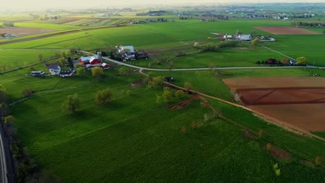 Amish-Landschaft-und-Farmen-von-Drohne