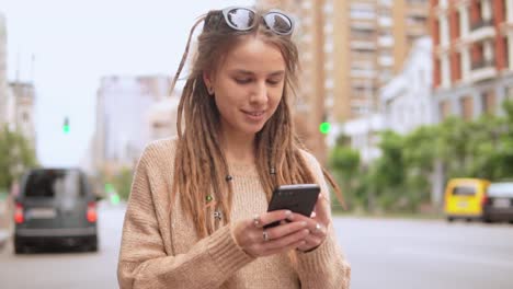 hipster-girl-texting-message-outdoor