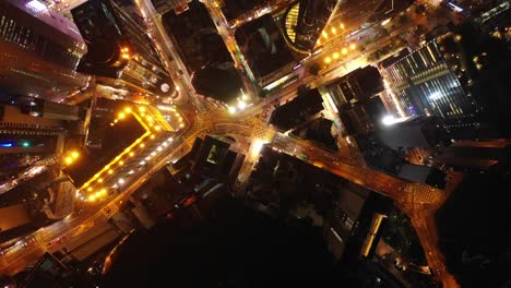 noche-iluminada-ciudad-de-hong-kong-centro-tráfico-arriba-abajo-calle-panorama-aéreo-4k