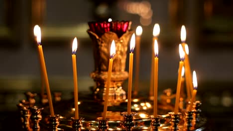 velas-en-el-candelabro-de-oro