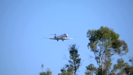 Airplane-flying-overhead-in-slow-motion