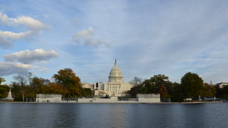 Timelapse-del-Capitolio-de-los-Estados-Unidos-y-las-nubes-en-Washington-DC,-Estados-Unidos