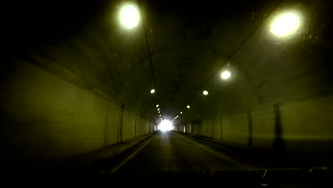 Speed-motion-in-road-tunnel