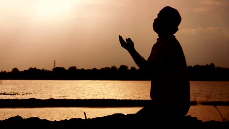 Muslim-men-are-praying-for-blessings-from-God