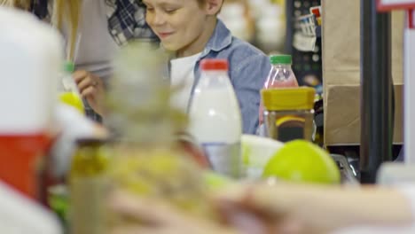 Family-Buying-Groceries-in-Supermarket