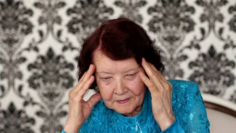 Retrato-de-mujer-con-un-dolor-de-cabeza,-Close-up.