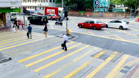 Busy-pedestrian-crossing-at-Hong-Kong---time-lapse