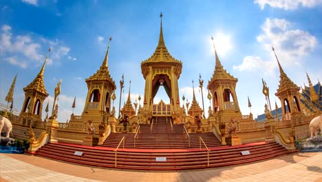 El-crematorio-real-de-rey-Bhumibol-Adulyadej,-Tailandia-4K-Time-Lapse-(acercamiento)