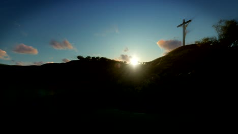 Mujer-rezando-en-la-Cruz-de-Jesús-al-amanecer,-4K